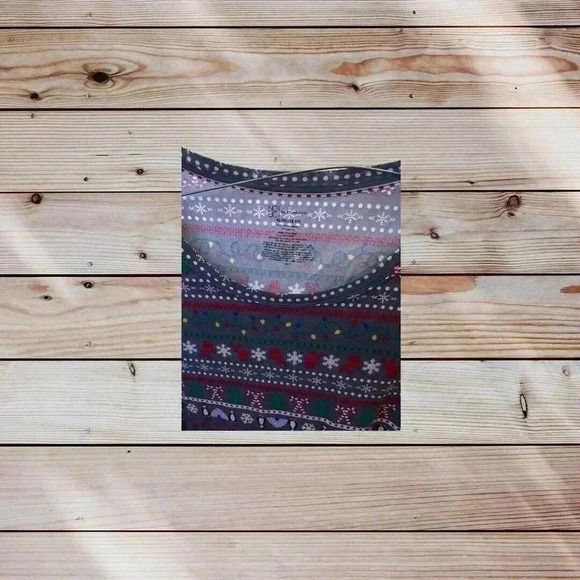 NO BOUNDARIES SIZE XL CHRISTMAS SHIRT WITH SNOW FLAKES AND CANDY CANE - Picture 2 of 3